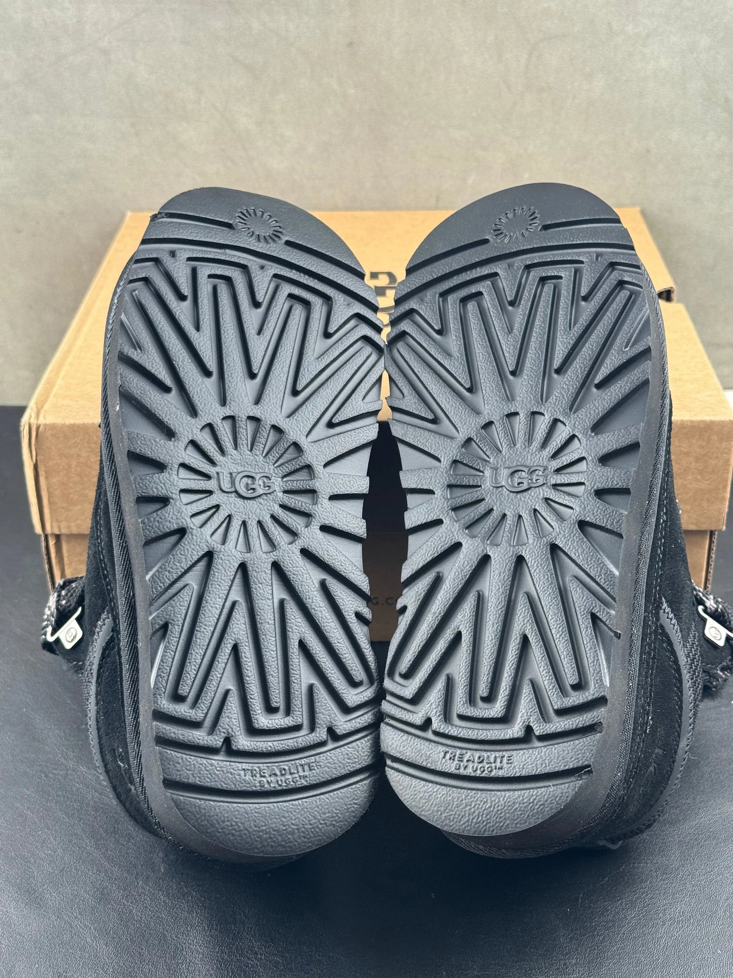 UGG Lowmel Sneakers Black - SECOND SOURCE
