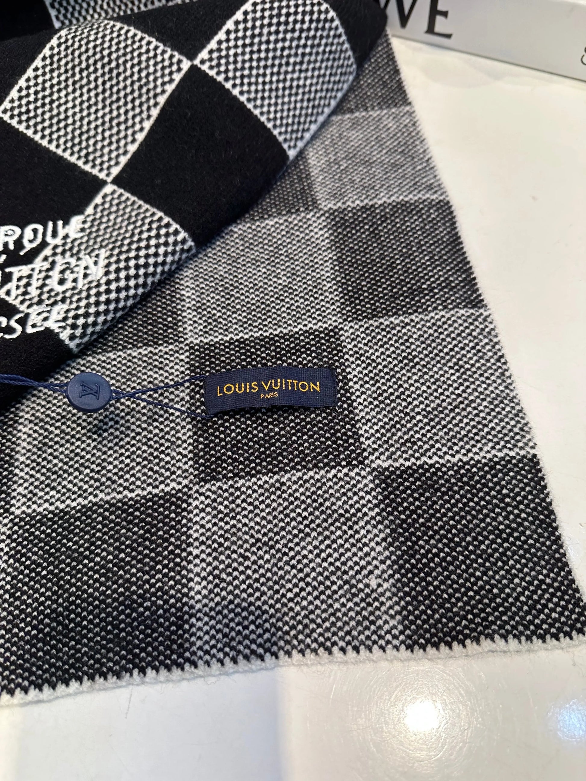 Louis Vuitton Scarf Set 2 - SECOND SOURCE