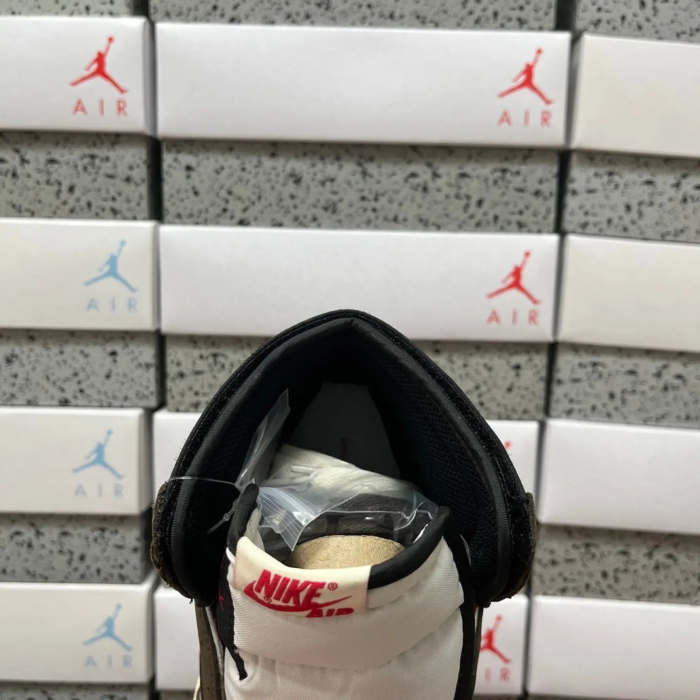 Travis Scott x Air Jordan AJ1 OG SP - SECOND SOURCE