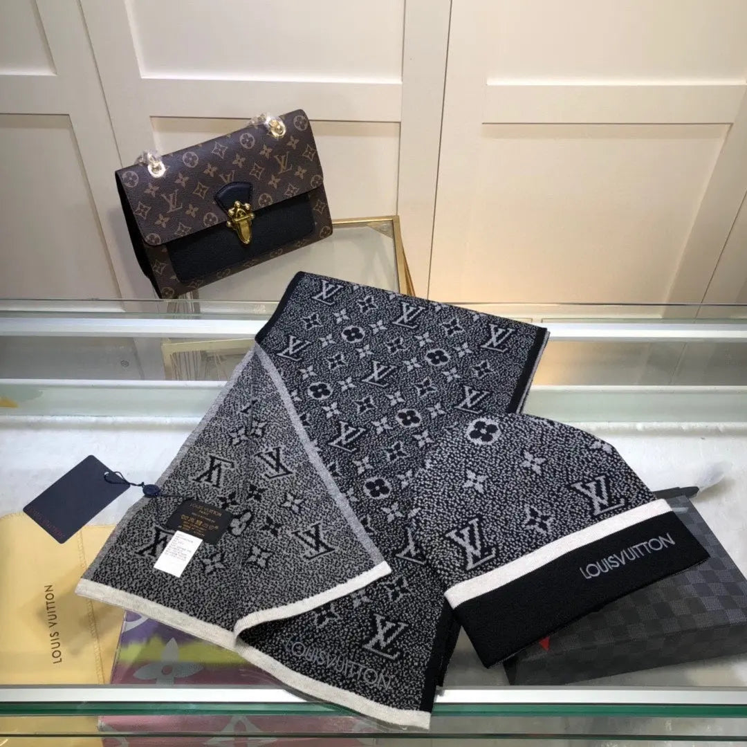 Louis Vuitton Scarf Set 1 - SECOND SOURCE