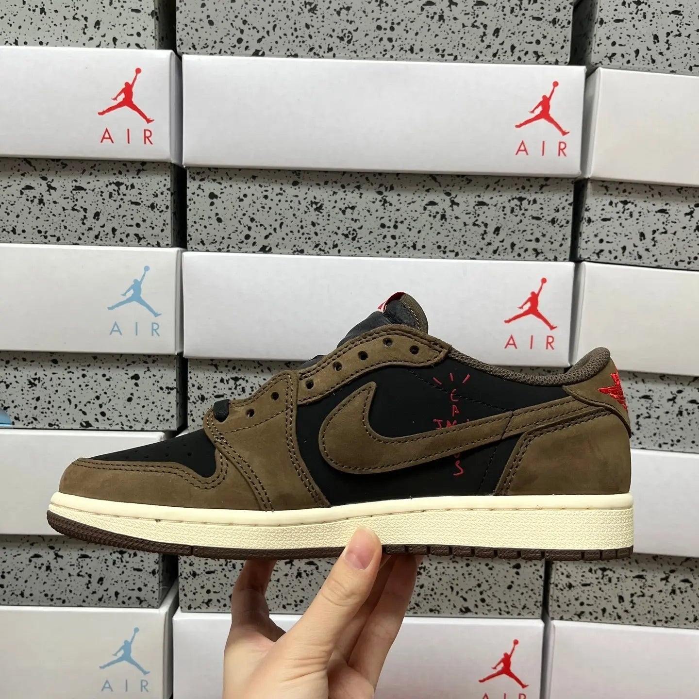Travis Scott x Air Jordan AJ1 Low OG SP - SECOND SOURCE