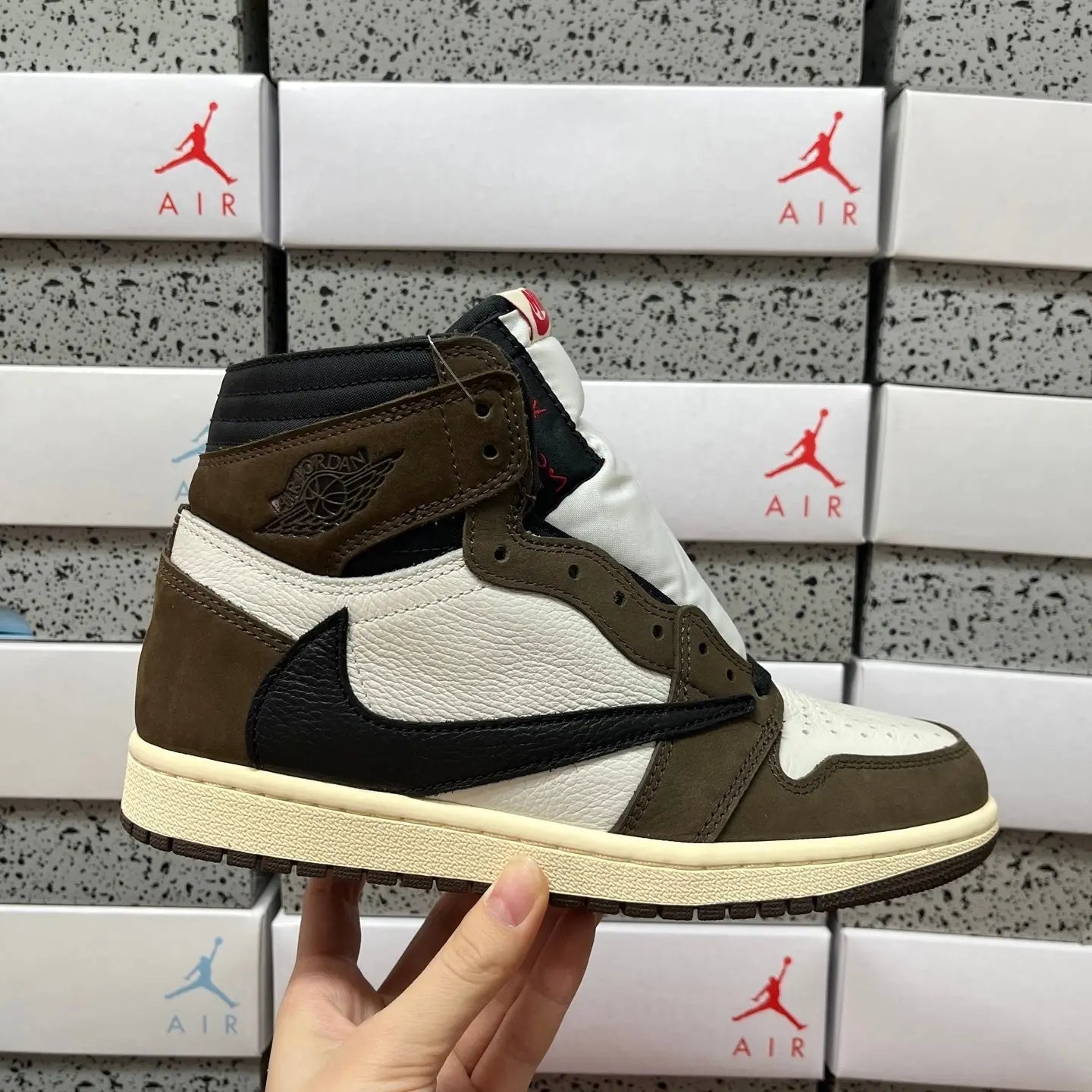 Travis Scott x Air Jordan AJ1 OG SP - SECOND SOURCE