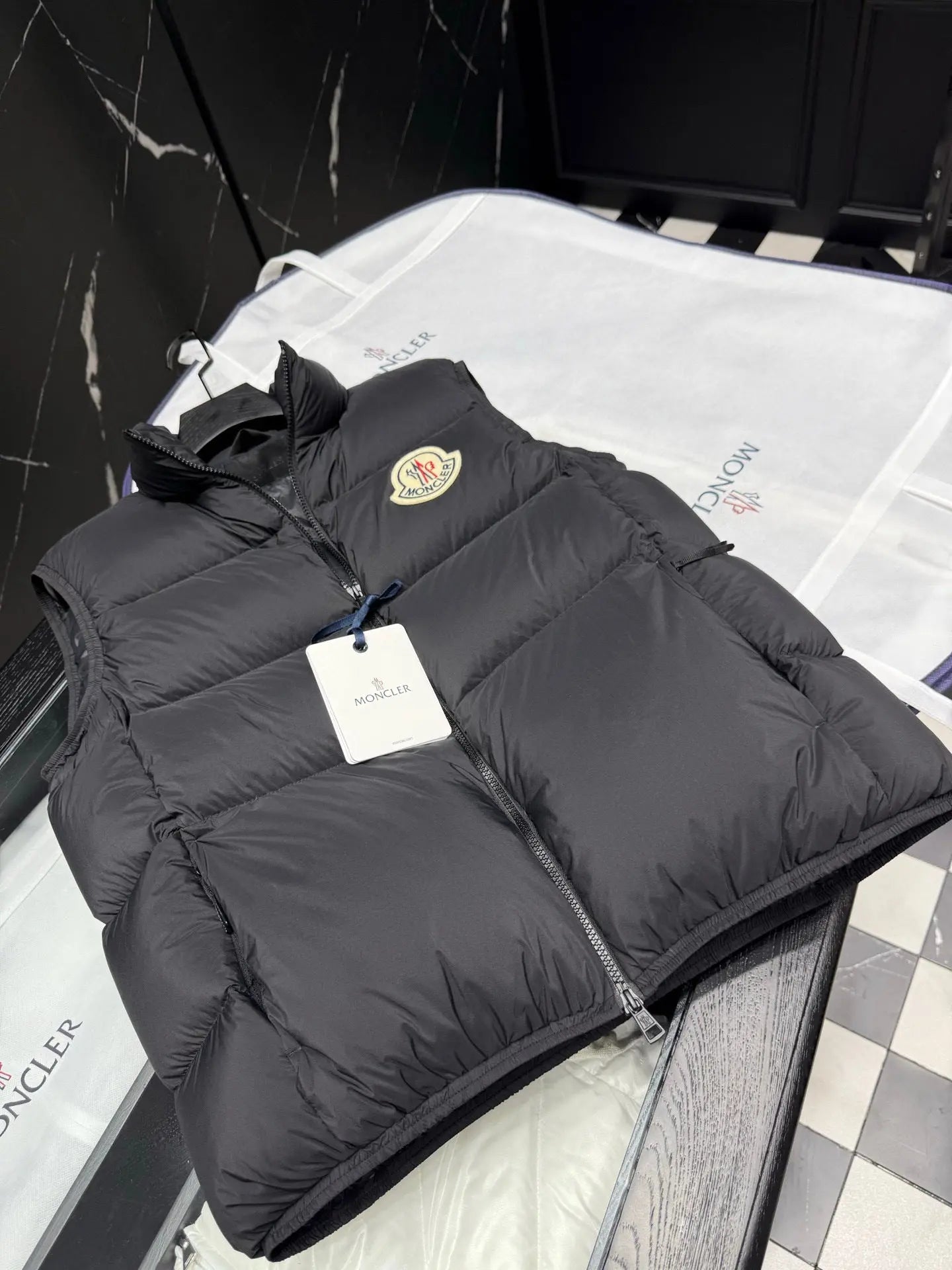 Moncler Gilet Black and Beige - SECOND SOURCE