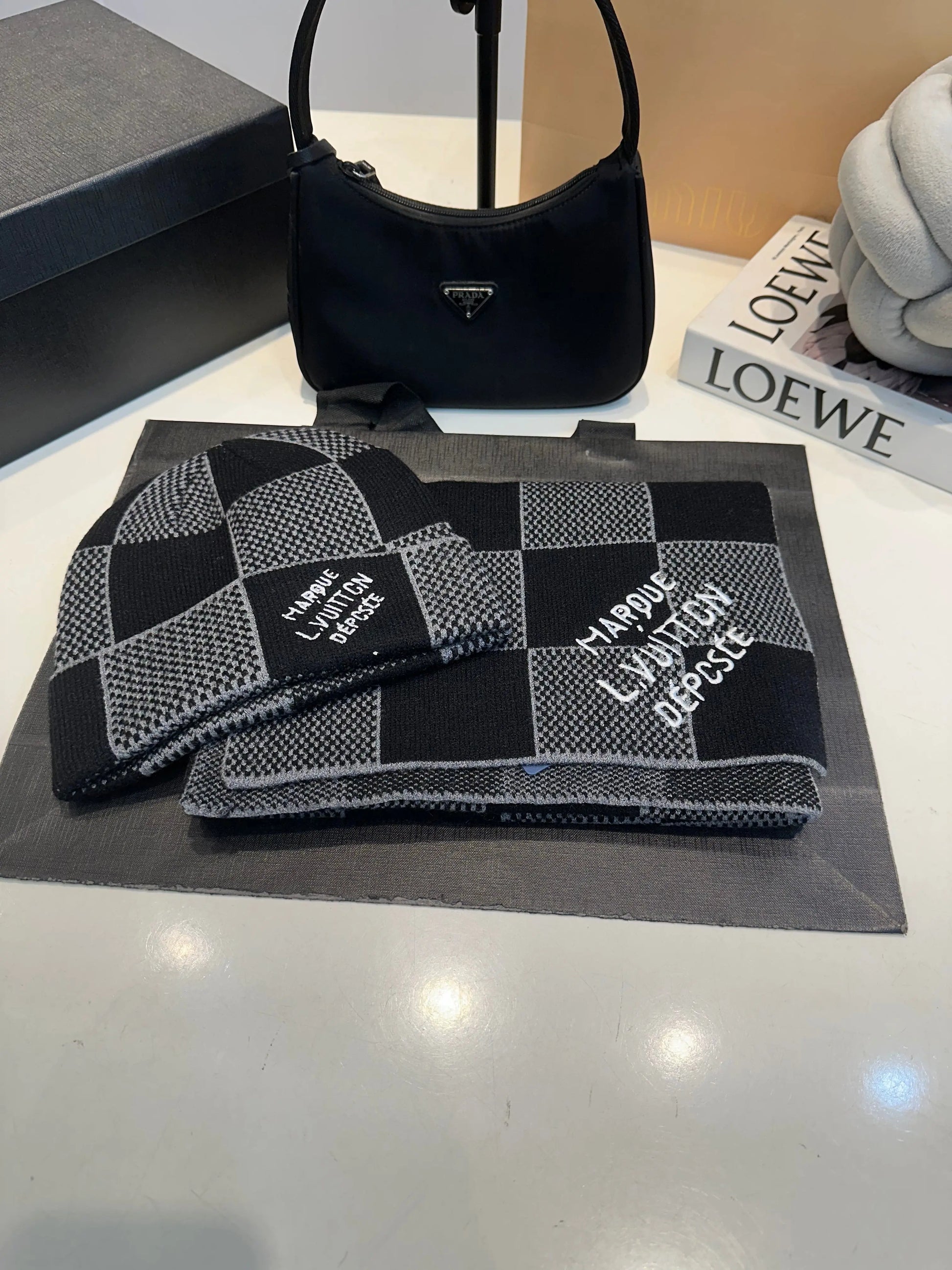 Louis Vuitton Scarf Set 2 - SECOND SOURCE