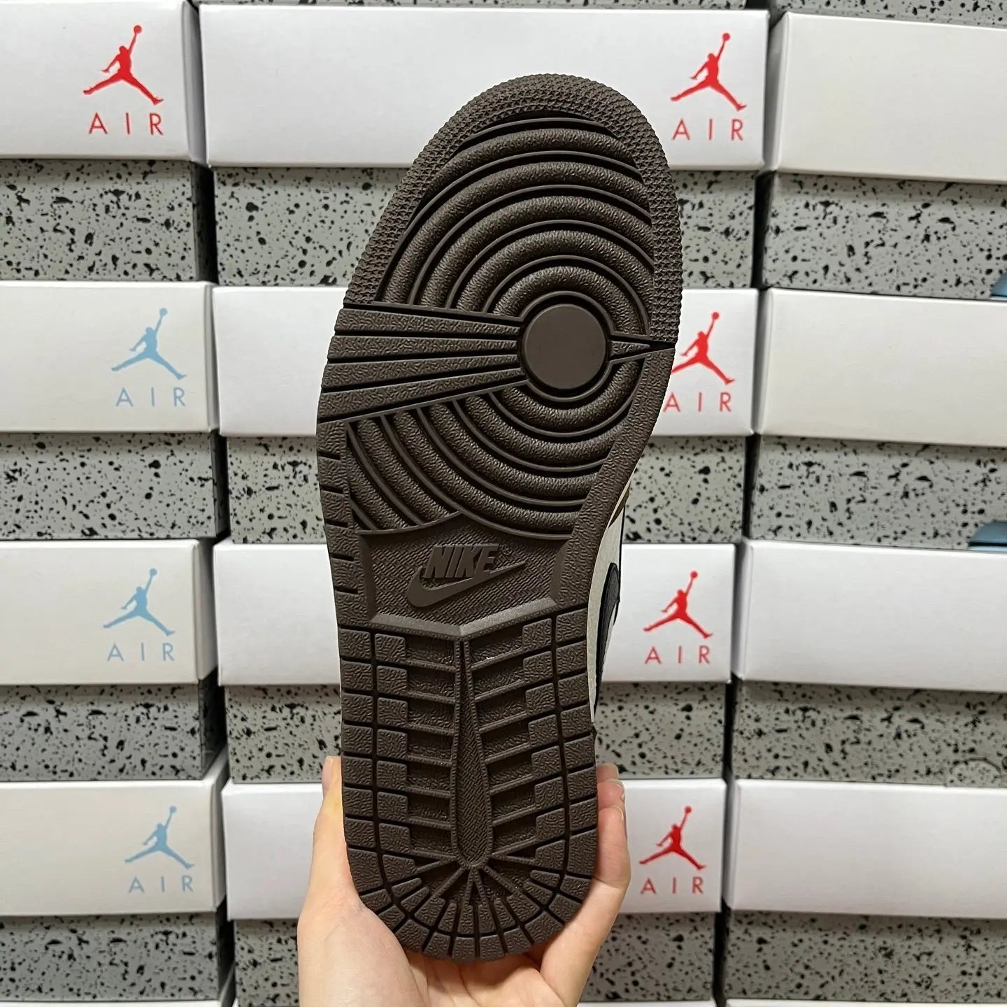 Travis Scott x Air Jordan AJ1 OG SP - SECOND SOURCE