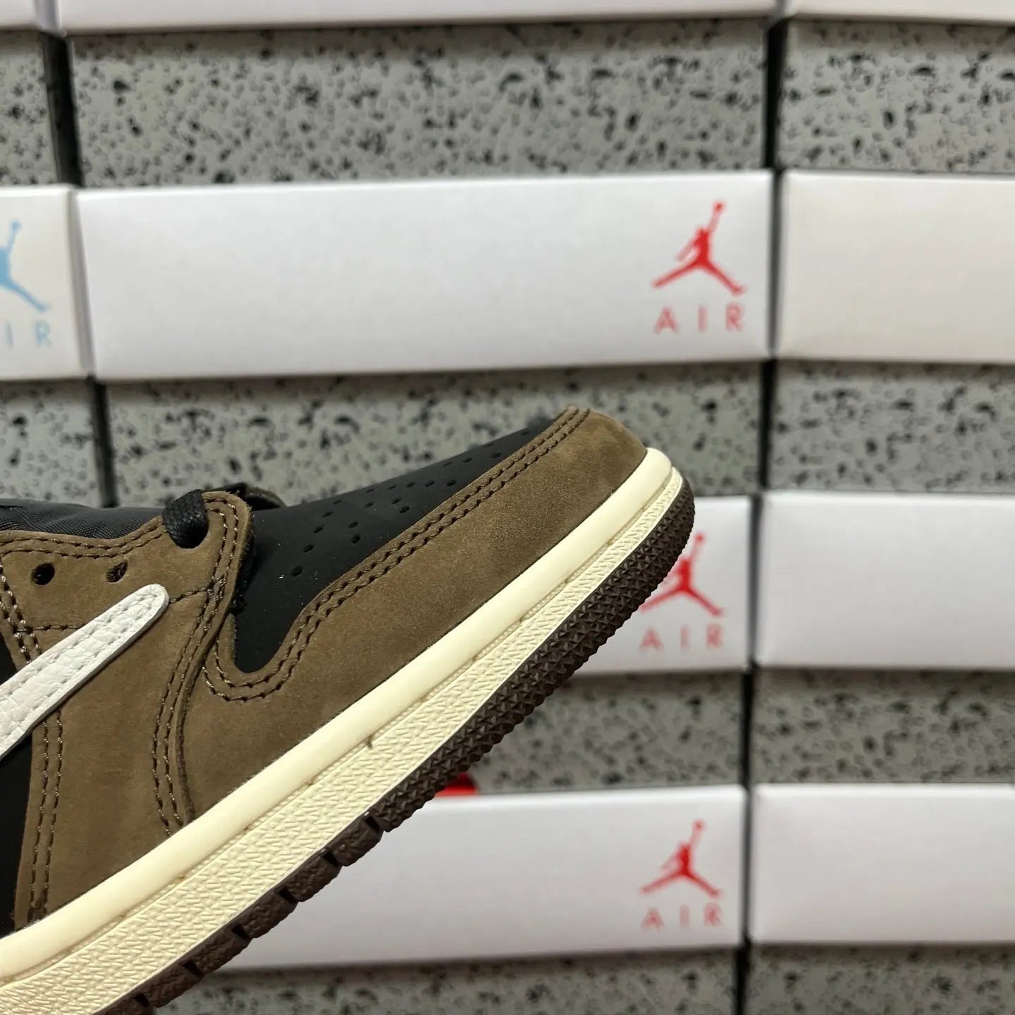 Travis Scott x Air Jordan AJ1 Low OG SP - SECOND SOURCE