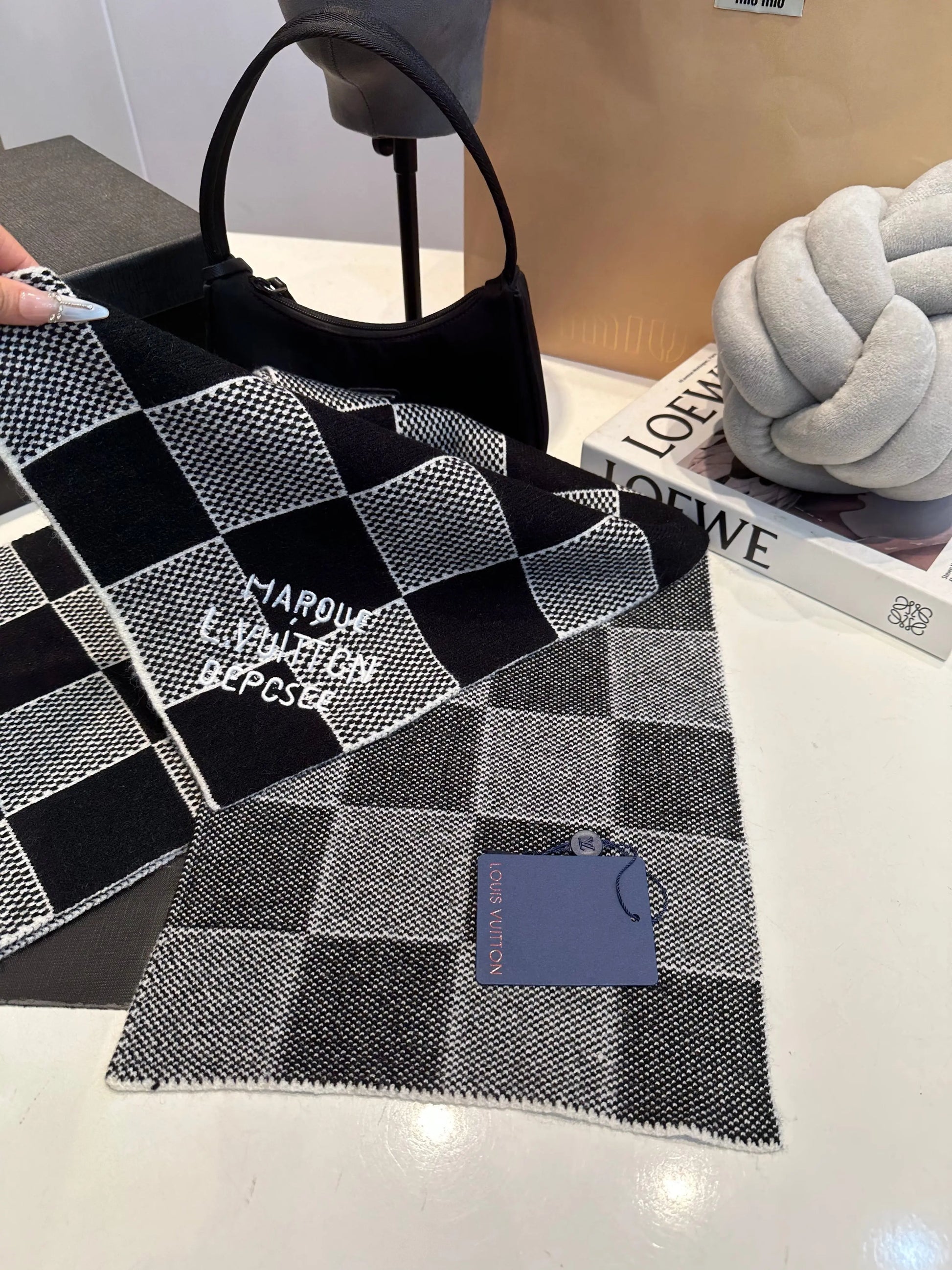 Louis Vuitton Scarf Set 2 - SECOND SOURCE
