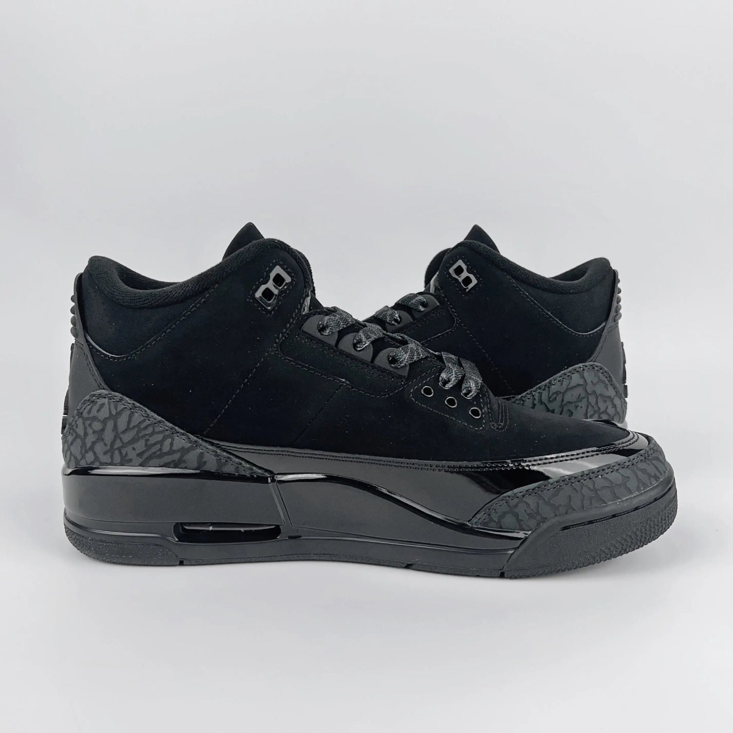 Air Jordan 3 “Black Cat” (2025) Jordan