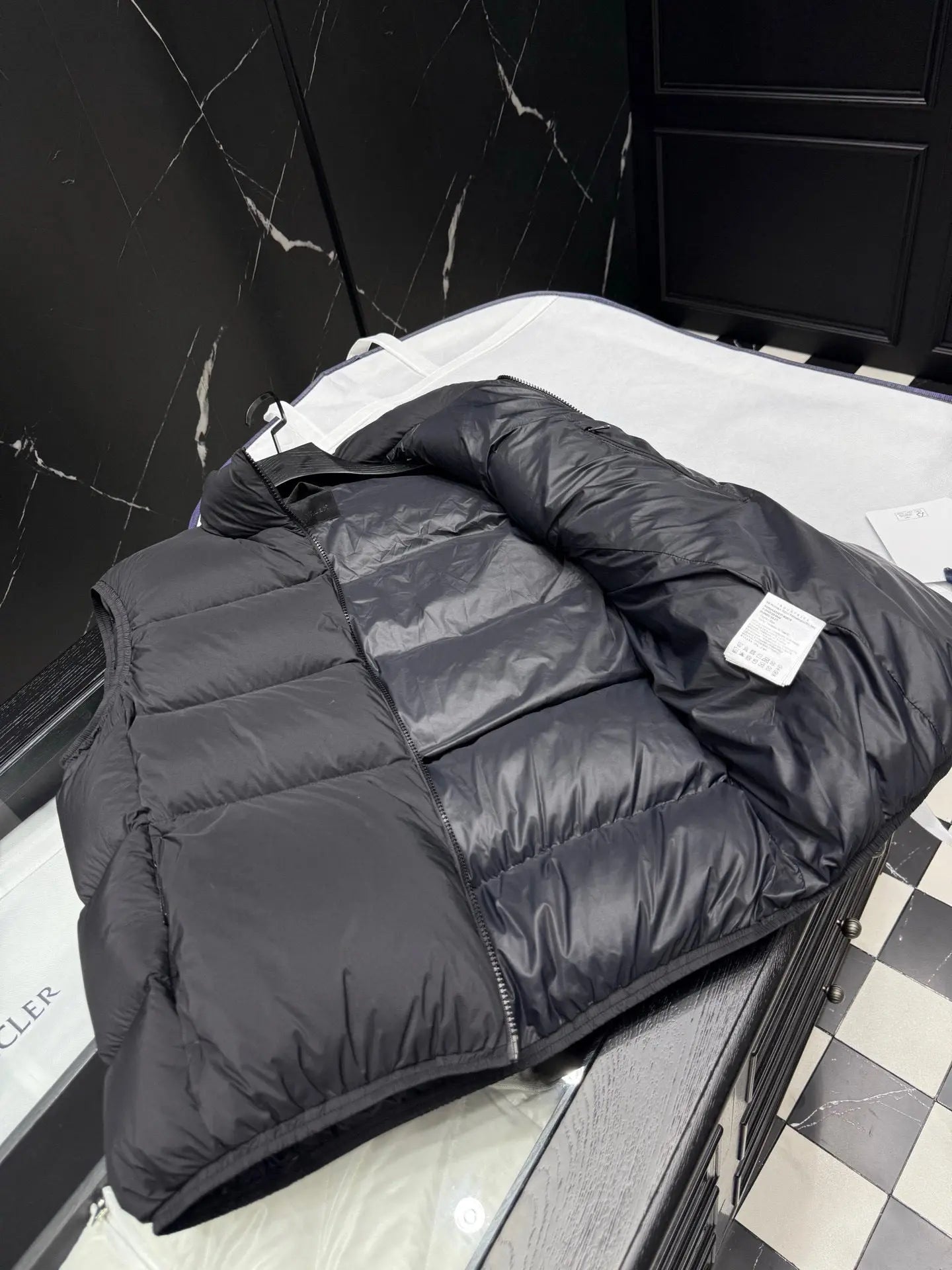 Moncler Gilet Black and Beige - SECOND SOURCE