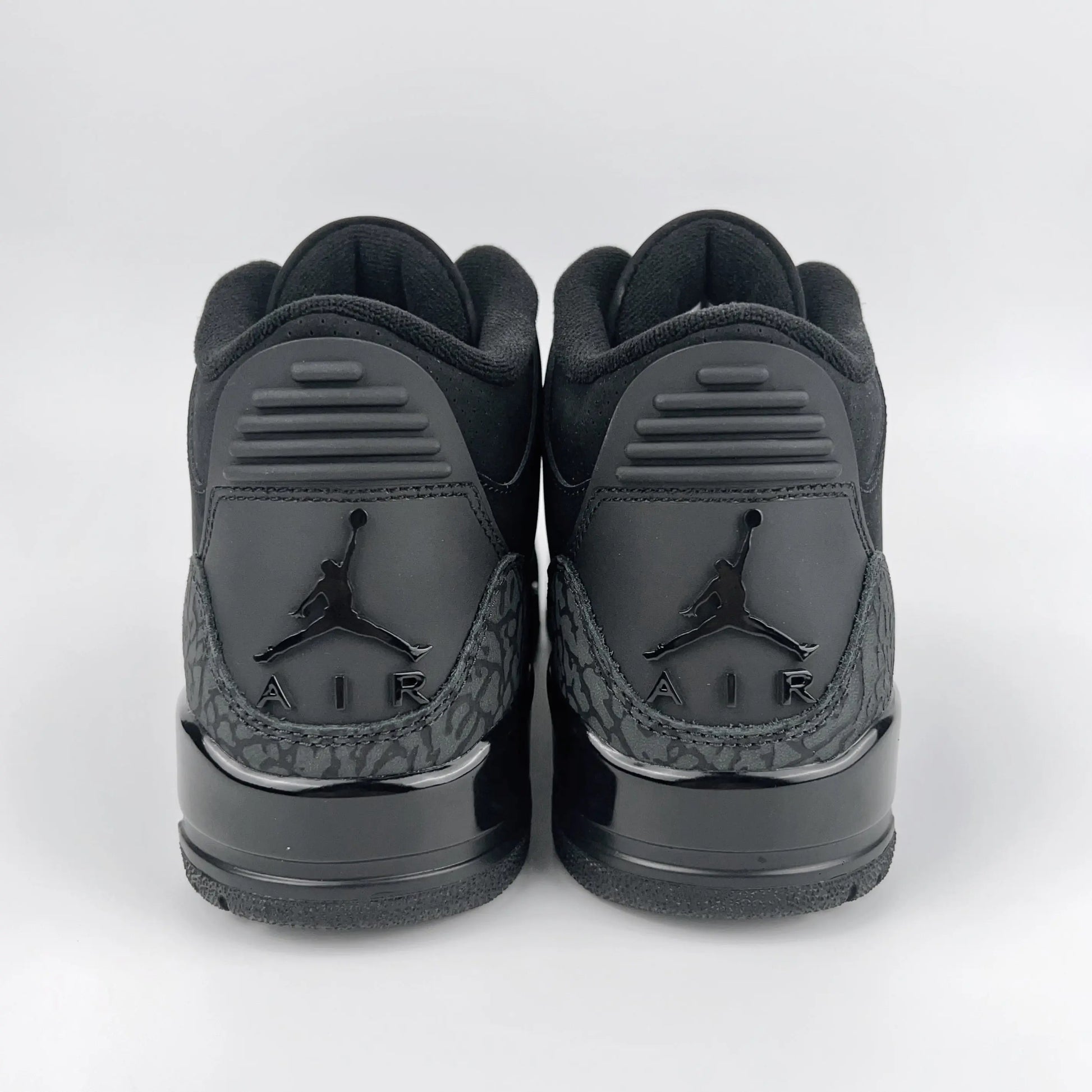 Air Jordan 3 “Black Cat” (2025) Jordan
