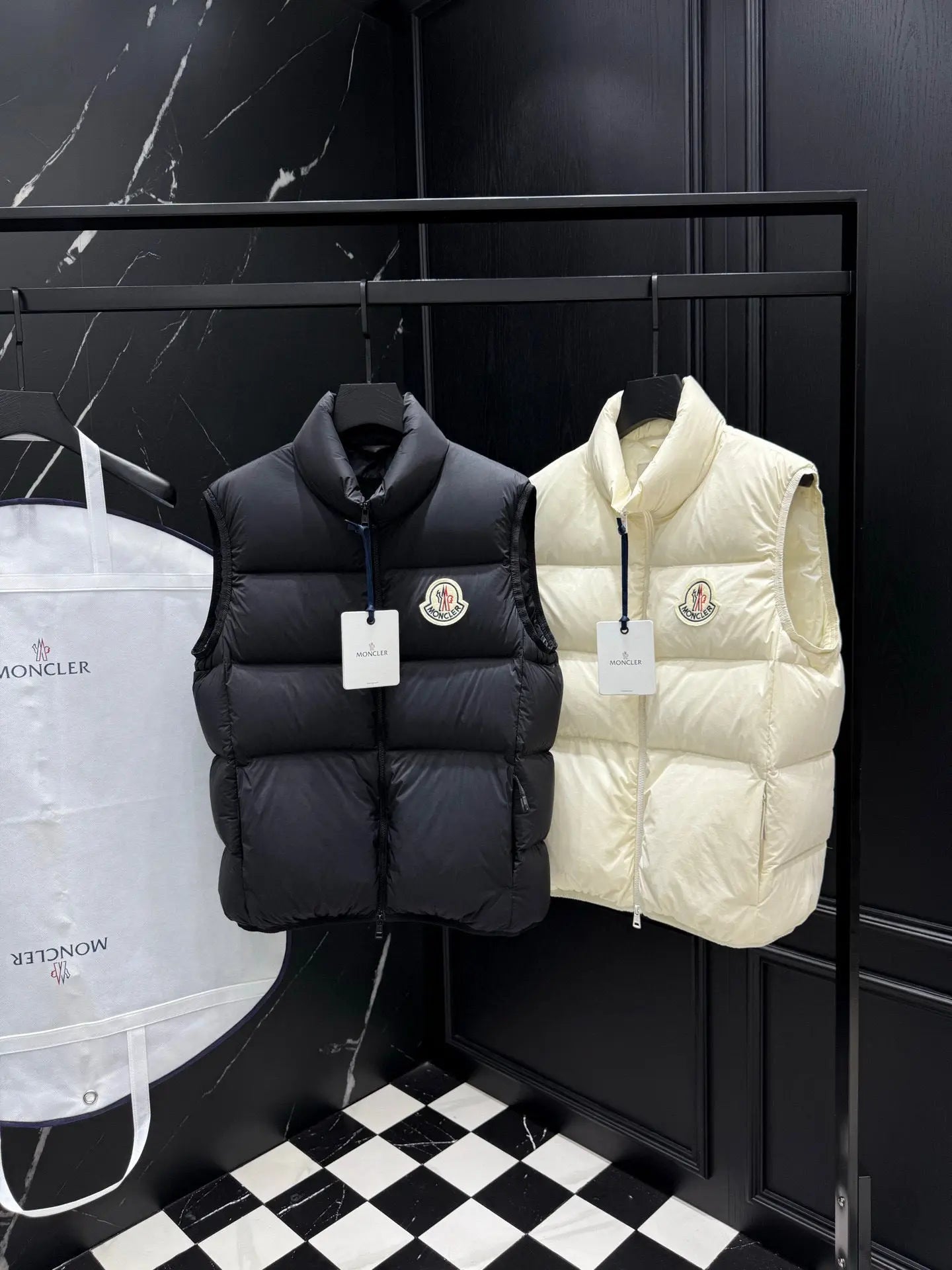 Moncler Gilet Black and Beige - SECOND SOURCE