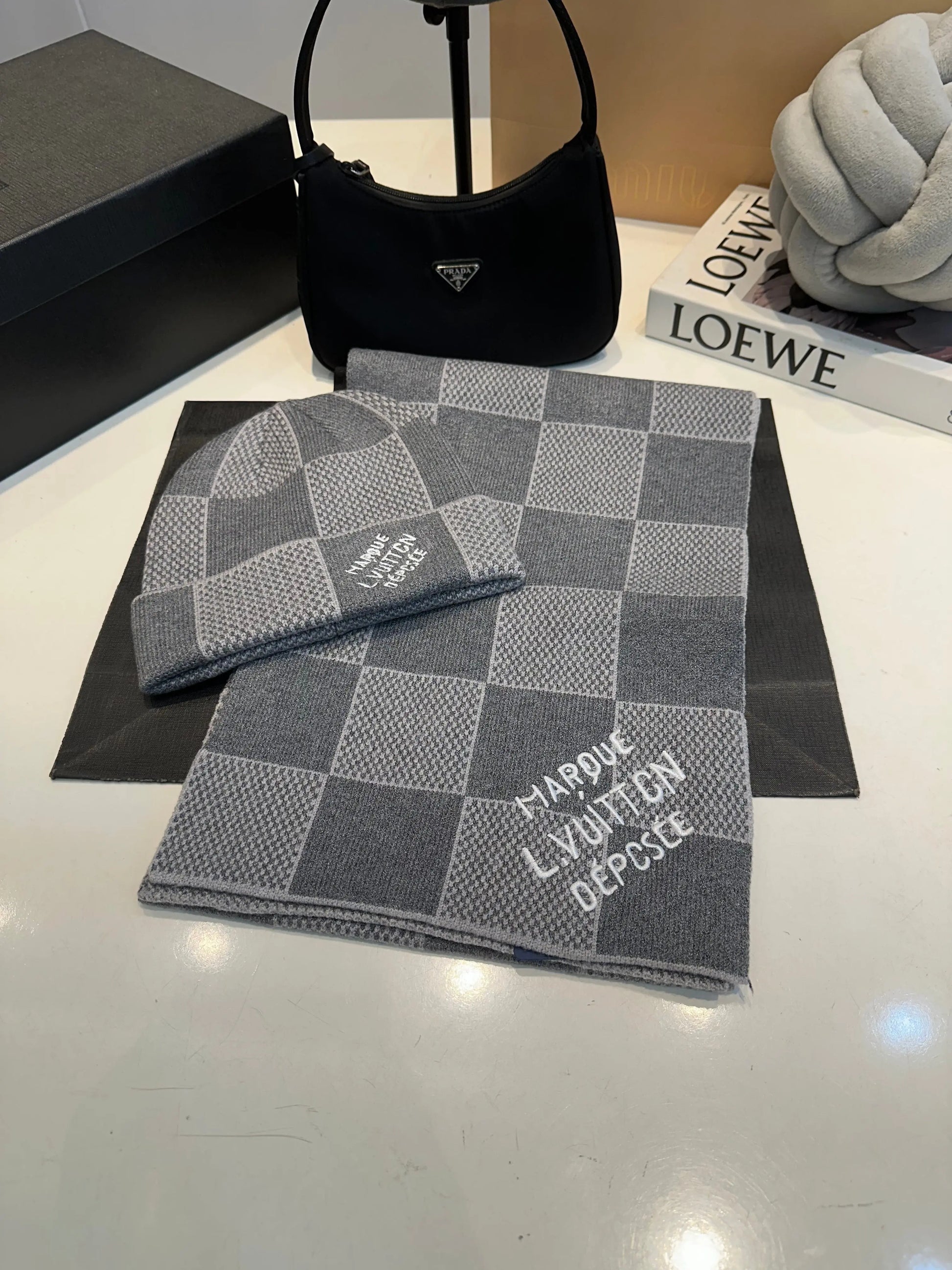 Louis Vuitton Scarf Set 2 - SECOND SOURCE