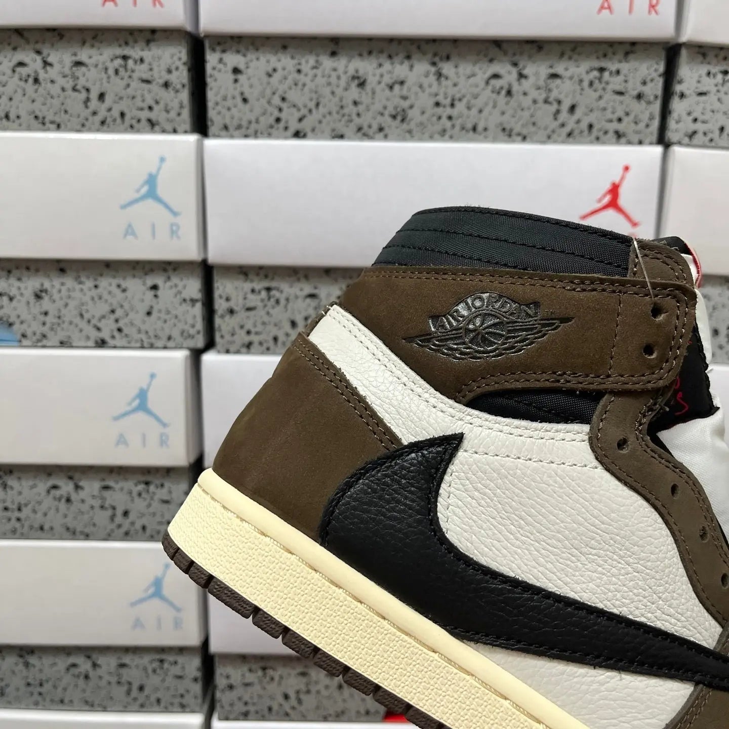 Travis Scott x Air Jordan AJ1 OG SP - SECOND SOURCE