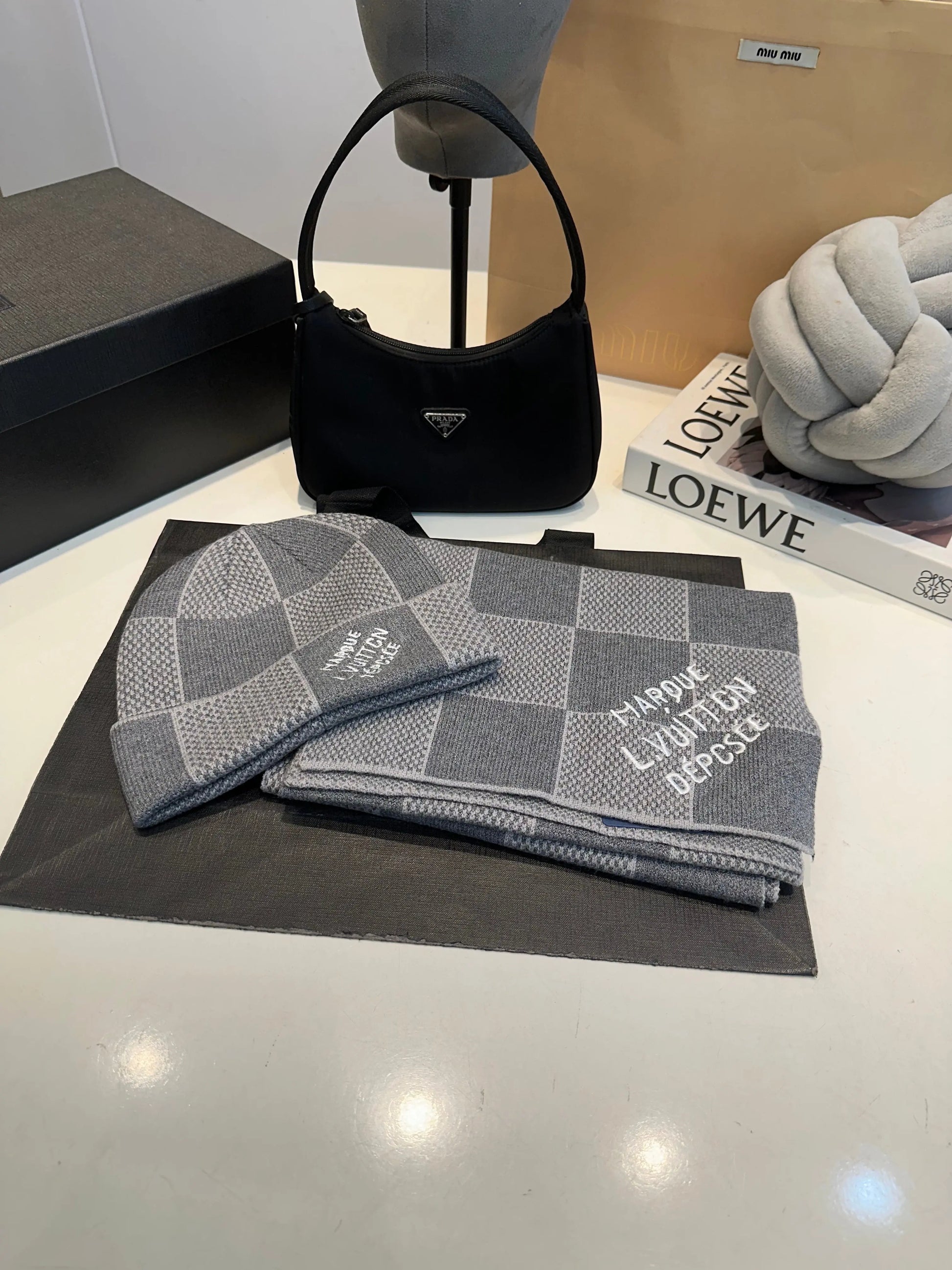Louis Vuitton Scarf Set 2 - SECOND SOURCE