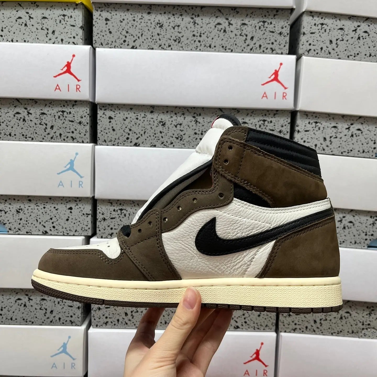 Travis Scott x Air Jordan AJ1 OG SP - SECOND SOURCE