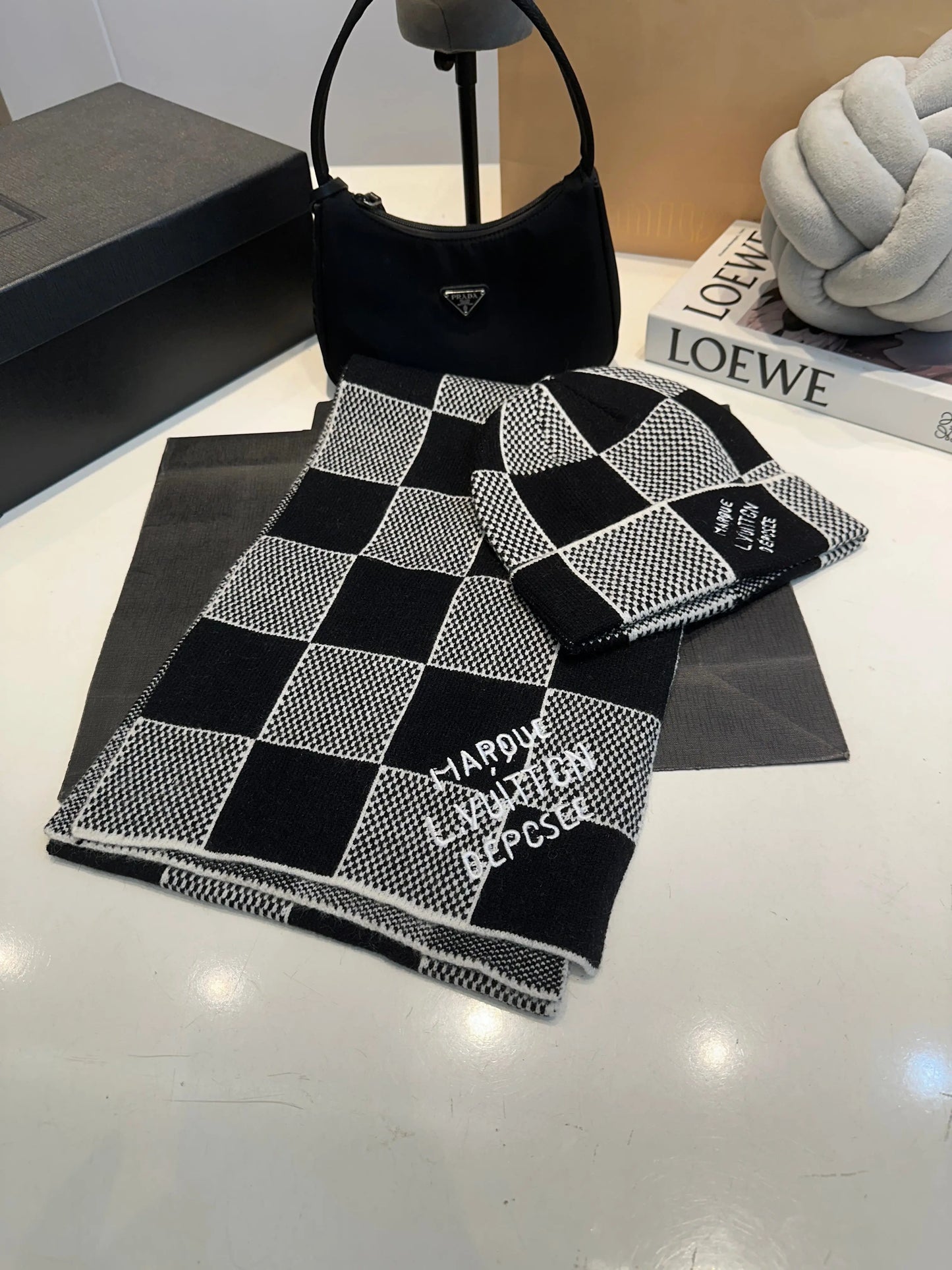 Louis Vuitton Scarf Set 2 - SECOND SOURCE